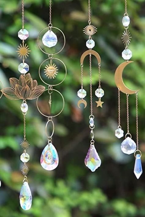 Crystal Suncatchers Diy Craft Ideas, Beads Suncatcher, Crystal Suncatchers Diy, Suncatcher Diy, Crystal Mobile, Diy Suncatchers, Diy Wind Chimes, Rustic Crafts, Crystal Suncatcher