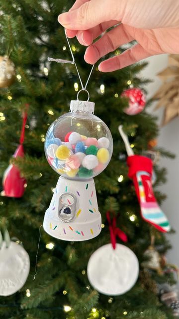 Gumball Ornament Diy, Gumball Ornament, Gumball Machine Craft, Diy Christmas Gifts For Kids, Gum Machine, Bubble Gum Machine, Mini Pom, Gumball Machine, Christmas Crafts For Kids