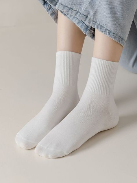 White Socks Aesthetic, Cute White Socks, White Socks Women, Socks Over Leggings Outfit, White Socks Outfit, Socks Over Leggings, White Long Socks, Sock Boots Outfit, White Crew Socks