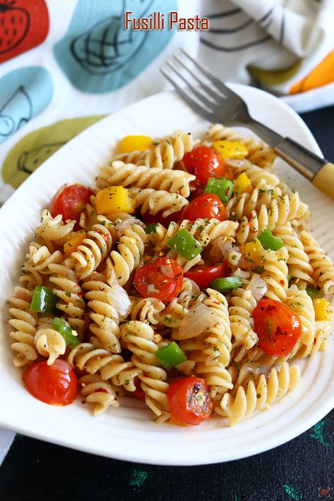 Fusilli Pasta Recipe, Stir Fry Pasta, Fried Pasta, Holi Recipes, Pasta Varieties, Wheat Bread Recipe, Easy Ice Cream Recipe, Fusilli Pasta, Pasta Ingredients