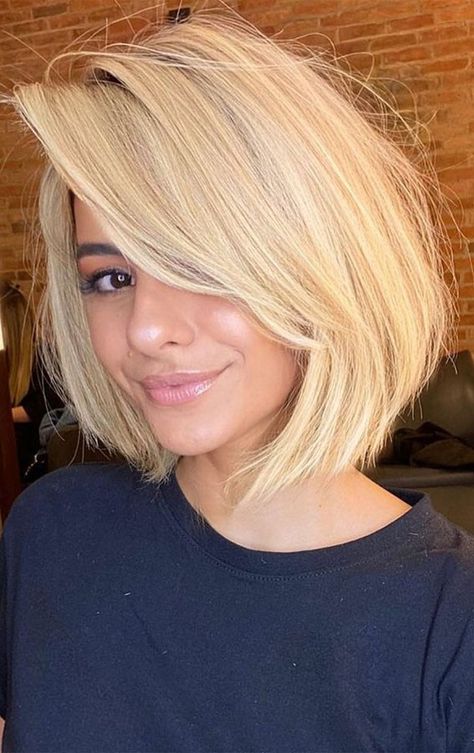 Mid Length Bob With Side Bangs, Medium Bob Haircut With Curtain Bangs, Above Shoulder Length Hair With Side Bangs, Side Parting Long Bob, Bob With Side Curtain Bangs, Shoulder Bob With Side Bangs, Blonde Bob Hairstyles 2023, Shoulder Length Hair With Curtain Bangs Side Part, Bob With Side Parting