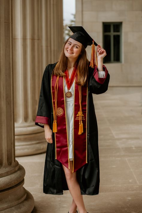 #gradposes #gradideas #graduation #classof2023 #2023 #umn #uofm Graduation Pictorial Pose, Moodboard Graduation Photo, Creative Shot Graduation, Graduation Pictorial Studio, Toga Graduation Pictorial, Countdown Quotes, Grad Poses, Girl Graduation, College Graduation Photoshoot