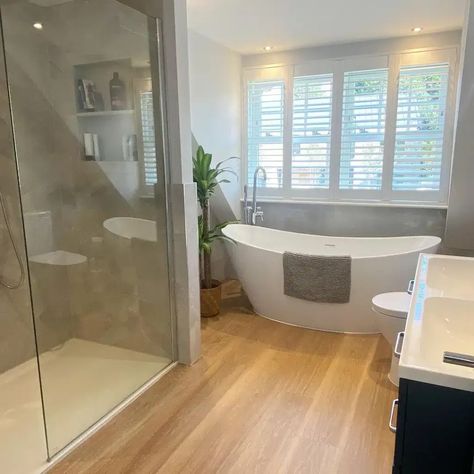 Surrey Home Receives a New England Style Renovation En Suite With Free Standing Bath, London Apartment Bathroom, Freestanding Bath Under Window, Free Standing Bath Under Window, Freestanding Bath In Front Of Window, Large Family Bathroom Ideas, Bathroom With Bath And Shower Layout, Bath Under Window Layout, Farmhouse Conversion