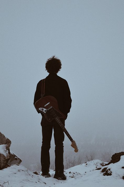 Thanks to Ella Grichenevskaya for making this photo available freely on @unsplash 🎁 Person Standing On Cliff, Man With Guitar, Rock Hand Sign, Infinity Music, Concert Crowd, Guitar Man, Black Nature, Guitar Photos, Jack And The Beanstalk