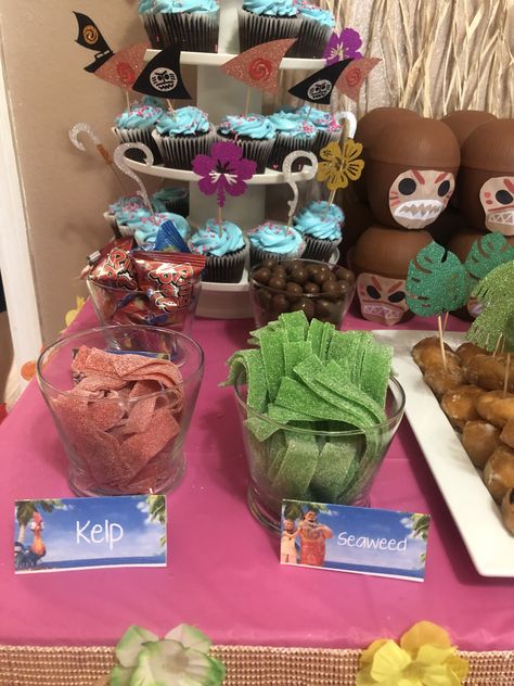 Moana Bday Party, Moana Themed Food Ideas, Moana Snacks For Party, Moana Dessert Table Ideas, Moana Birthday Party Treats, Moana Themed Birthday Party Food, Moana Desserts, Moana Snacks, Moana Birthday Food Ideas