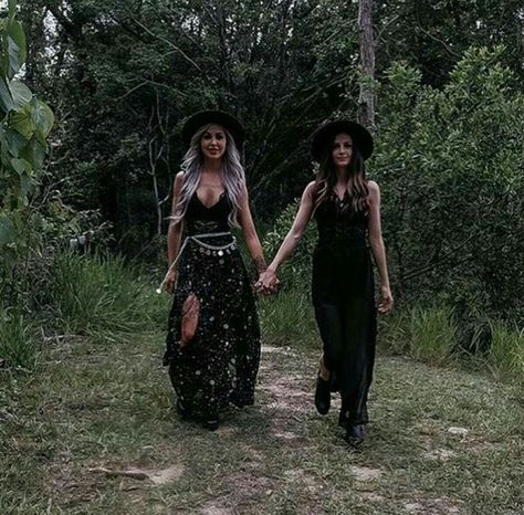 Coven Photoshoot, Witchy Photo Shoot, Witch Photo Shoot, Witch Shoot, Witchy Photoshoot, Witch Photoshoot, Spooky Photoshoot, Spooky Shoot, Halloween Photo Shoot