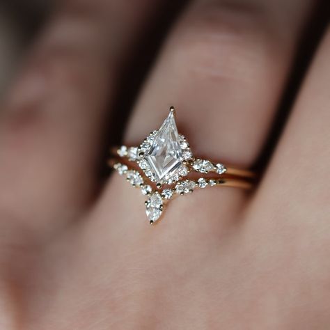 Kite Diamond, Pretty Engagement Rings, 2025 Wedding, Ring Inspo, Cute Engagement Rings, Future Engagement Rings, Diamond Ring Set, Kite Flying, Flying High