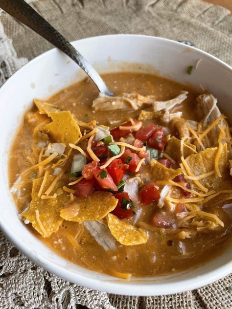 This Copycat Chili's Chicken Enchilada Soup is on the Table in 45 Minutes Chilis Enchilada Soup, Chicken Tortilla Soup Pioneer Woman, Chili's Chicken Enchilada Soup, Postpartum Meal, Southwest Chicken Soup, Chicken Enchilada Soup Recipes, Enchilada Soup Recipe, Southwest Chicken, Chicken Enchilada Soup