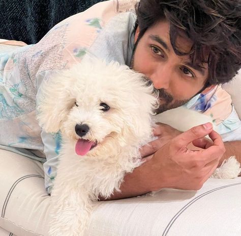 They both look so cute 😍 @kartikaaryan ❤ @katoriaaryan ❤ Kartik Aaryan Aesthetic, A And P Letters Together Love, Aesthetic Photography People, Buddhist Art Drawing, Kartik Aaryan, Samantha Photos, Cute Emoji Wallpaper, Best Poses For Men, Photo Pose For Man