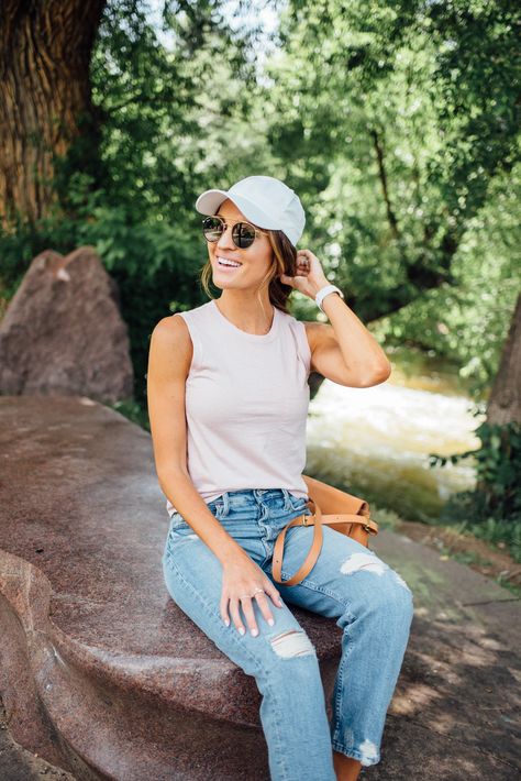 Mom Style Spring 2023, Hot Mom Walk Outfit, Trendy Mom Outfits 2023, Utah Mom Style, Outfits For Mom Pooch, Spring Style 2023 Women, Mom Pooch Outfit, Casual Mom Style Summer, Fit Mom Aesthetic