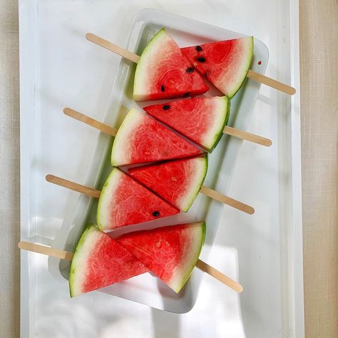 Susy "Q" Styles on Instagram: “Watermelon weekend for sure... easy way to serve by putting a popsicle stick thru the rine. #refreshing  #watermelon  #summertimetreats…” Watermelon Sticks, Watermelon Sorbet, Holiday Room, Cut Watermelon, Popsicle Stick, Food Cart, Hors D'oeuvres, Fruit Platter, Popsicle Sticks