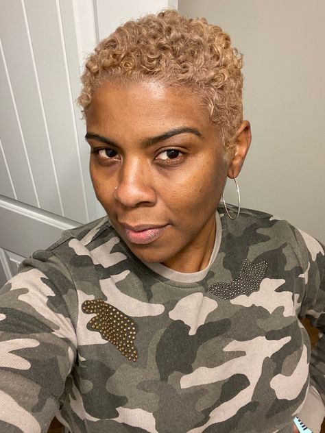 Rose Gold Pixie Haircut Black Women, Ash Brown Pixie Haircut, Blonde Twa Black Women, Honey Blonde Twa, Honey Blonde Pixie Haircut Black Women, Honey Blonde Pixie Cut, Curly Twa, Tapered Hairstyles, Blonde Twa