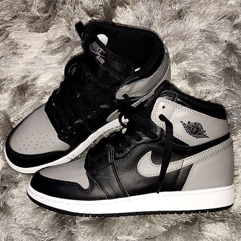 Air Jordan Retro 1 Shadow || pinterest ; @xclusivejay 🤤🖤 Tenis Nike Jordan, Nike Tn Shoes, Air Jordan Retro 1, Nike Shoes (men), Dr Shoes, Pretty Shoes Sneakers, Nike Jordan Retro, All Nike Shoes, Shoes Sneakers Jordans