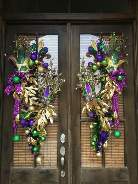 Mardi Gras wreaths, mirrored, purple,  green, and gold. Designed by Master Designer Nichole Lefebvre. Louisiana Mardi Gras Mantle Decor, Mardi Gras Wreaths For Front Door, Mardi Gras Diy, Mardi Grad, Mardi Gras Party Decorations, Madi Gras, Mardi Gras Centerpieces, Mardi Gras Crafts, Mardi Gra