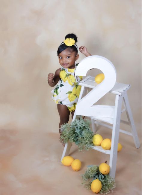 First Photoshoot Ideas, Toddler Photoshoot Ideas Indoor, Babygirl Photoshoot Ideas, 2nd Birthday Photo Shoot Ideas, 1st Birthday Photo Shoot Ideas, Mommy Daughter Photography, Twin Baby Photos, Baby Holiday Photos, Mommy Daughter Photoshoot