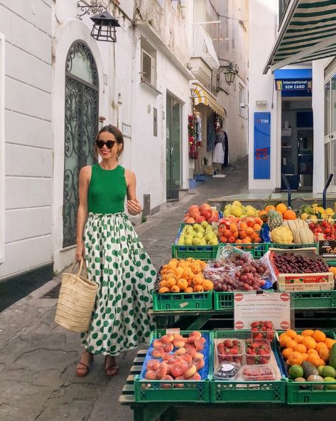 Amalfi Coast: Things to Know - The Style Bungalow Amalfi Coast Outfits, Amalfi Coast Guide, The Style Bungalow, Coast Outfit, Style Bungalow, Mode Hippie, Italy Outfits, Summer Dresses For Wedding Guest, Spring Look