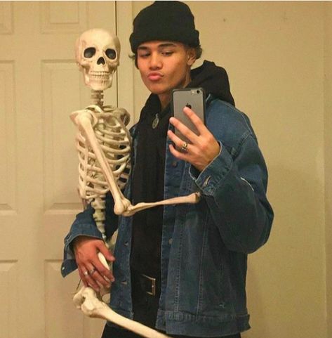 Uploaded by isa. Find images and videos about cute, boy and icon on We Heart It - the app to get lost in what you love. Skeleton, Screen