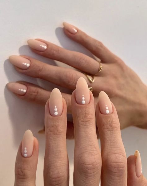 Simple Nails Minimalist, Minimalist Nails Neutral Colors, Bobo Nail Art, Middle Nail Design, Minimalist Nails Almond Summer, Minimal Nail Art Summer, Neutral Boho Nails, Neutral Nails With Dots, Almond Nails With Dots Simple