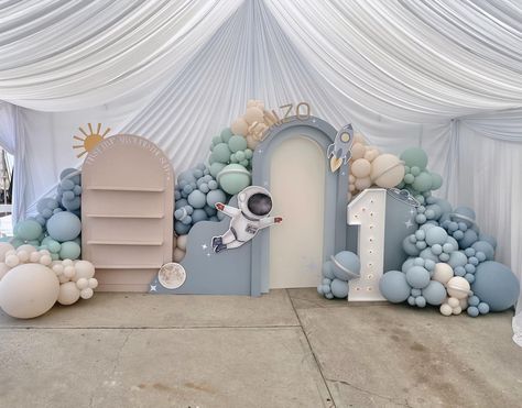 First Birthday Themes For Boys, First Birthday Theme Boy, Birthday Astronaut, Astronaut Baby, Baby First Birthday Themes, Baby Birthday Party Theme, Astronaut Party, Boys First Birthday Party Ideas, Astronaut Birthday