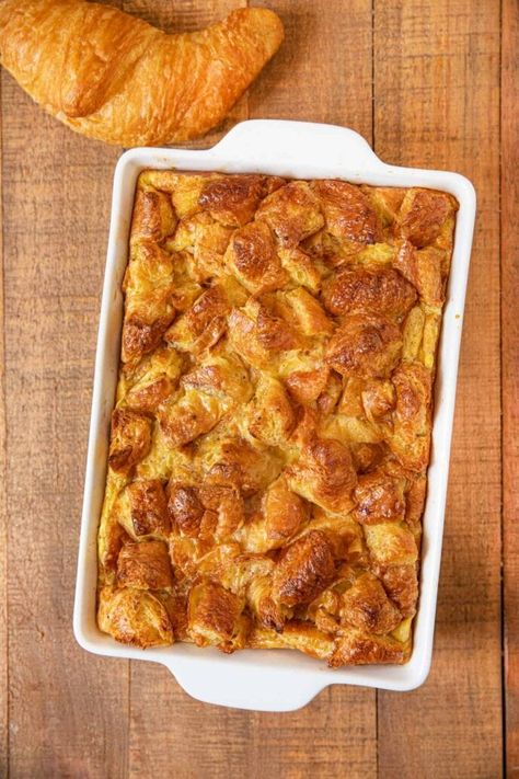 Croissant French Toast Bake, Crunchy Breakfast, Crossant Recipes, Breakfast Casserole French Toast, Baked Breakfast Casserole, Pumpkin French Toast Casserole, Croissant French Toast, French Bread French Toast, Delicious French Toast