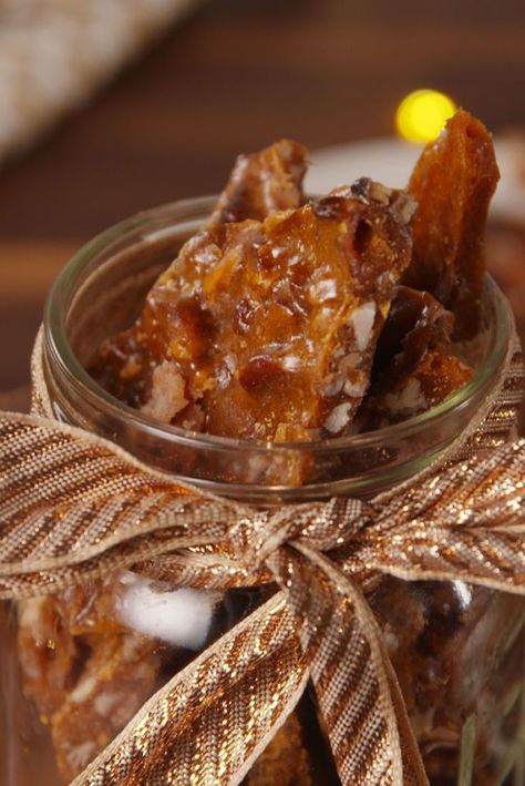 Bulldog Brittle Recipe, Bulldog Brittle, Cracker Brittle, Bacon Brittle Recipe, Super Bowl Party Snacks, Sweet And Salty Snacks, Bourbon Bacon, Brittle Recipes, Super Bowl Sunday