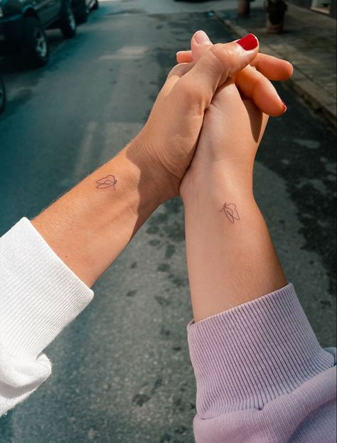 Mini Matching Tattoos Mother Daughters, Tattoo Ideas Female Mom And Daughter, Mother Daughter Tattoos Simple, Mother Daughter Sister Tattoos, Mother 2 Daughter Tattoos, Dad And Daughters Tattoo Ideas, Matching Tattoo With Mom, Mom And 2 Daughter Tattoos, Mother Daighter