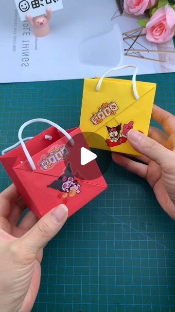 Origami Bag Tutorial, Origami Candy Bag, Box Origami Tutorial, Origami Candy, Handmade Paper Craft, Origami Box Tutorial, Box Origami, Paper Bag Crafts, Tutorial Origami