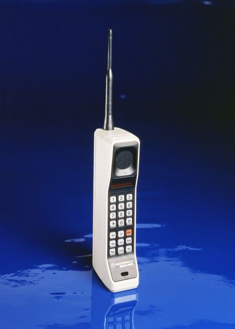 Motorola DynaTAC 8000X Martin Cooper, Old Cell Phones, Mobile Telephone, Telephone Vintage, Motorola Phone, New Retro Wave, Old Phone, Cellular Phone, A Cell