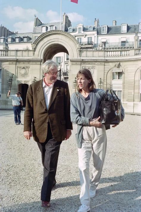 Did Jane Birkin Design the Birkin Bag? Her Royalties & Inspiration – WWD Jane Birkin Birkin Bag, Birkin Bag Jane Birkin, Jane Birkin With Birkin Bag, Birkin Bag Outfit, Jane Birkin Hermes, Jane Birkin Bag, Jane Birken, Christiane Amanpour, Birkin Handbags