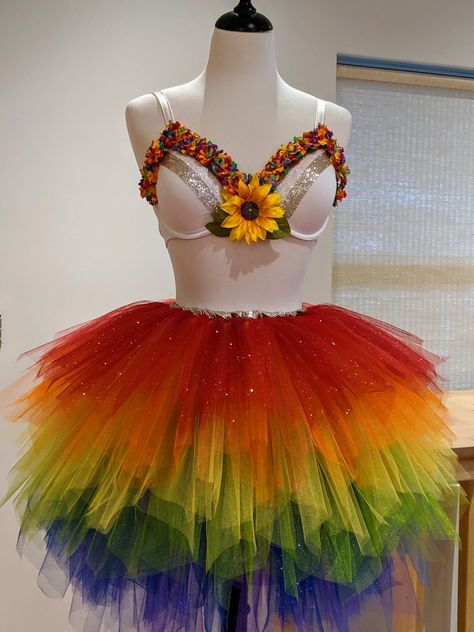 Pride Dress Ideas, Easy Pride Outfits, Pride Diy Outfits, Pride March Outfit Ideas, Pride Event Outfits, Outfits For Pride Parade, Pride Day Outfits, Pride Flag Inspired Outfits, Rainbow Costume Women