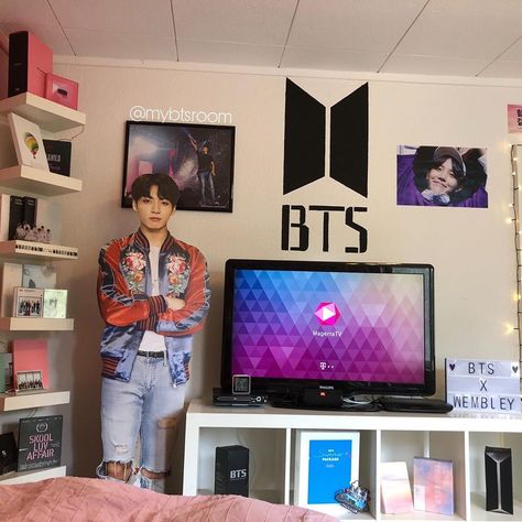 Army Bedroom, Bts Music, Army Room Decor, Hope Bts, Bts Taekook, Suga Suga, Army Room, Dekorasi Kamar Tidur, Army Bts