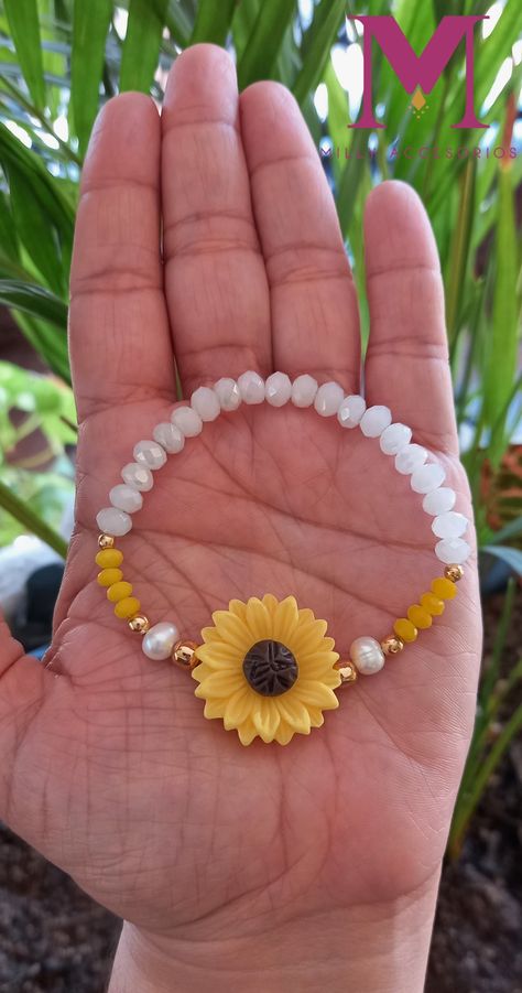 Sunflower Jewelry Diy, Sunflower Stuff, Sunflower Bracelet, Madhubani Paintings, Sunflower Jewelry, Diy Birthday Decorations, Fancy Jewelry, Stretchy Bracelets, Bead Jewellery