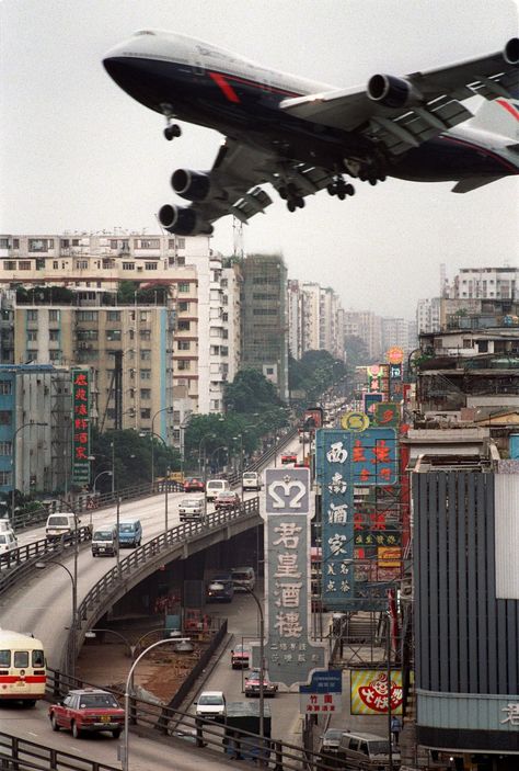 Kai Tak Airport, Jet Privé, Wow Photo, Airplane Flying, Old Hong Kong, Tall Buildings, Commercial Aircraft, Civil Aviation, Jet Plane