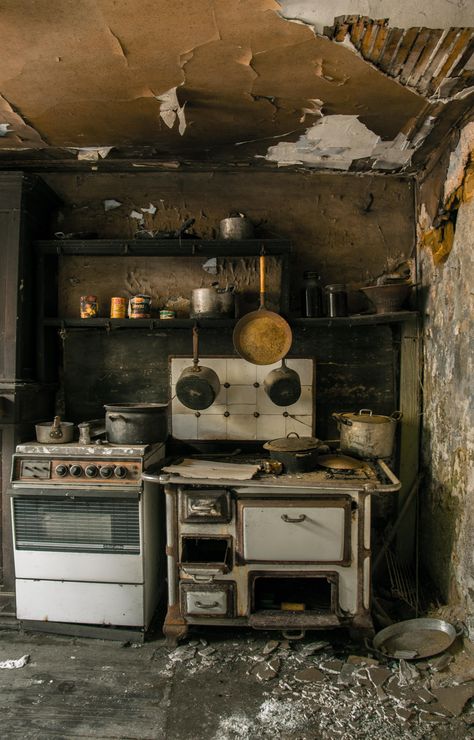 Rad Decay - Kitchen of Maison Greiveldinger [3801x5939] [OC] Modern Farmhouse Apartment, Modern Farmhouse Coffee Table, Dirty Kitchen, Kitchen Drawing, Messy House, Messy Kitchen, Farmhouse Landscaping, Home Decor Idea, Cabin Kitchens