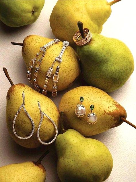 Jewelry Photography Tutorial, Vogue Fashion Trends, Fruit Shoot, Jewellery Advertising, Jewellery Photography Inspiration, Creative Jewelry Photography, Fruit Jewelry, Jewelry Photoshoot, Photoshoot Idea