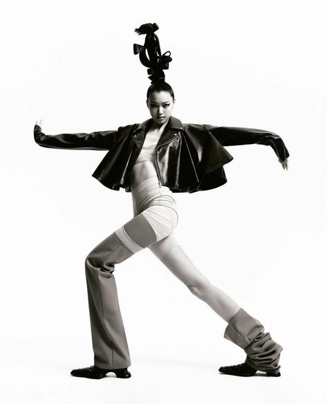 Vogue Poses Dance, Voguing Dance, Vogue Dance, Estelle Chen, Vogue Poses, Single Pose, Dance Photography Poses, Collage Elements, Vogue China