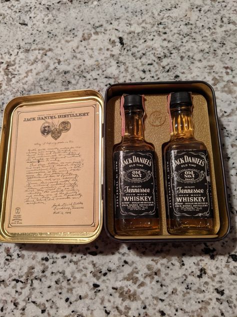 Jack Daniels Drinks Aesthetic, Jack Daniels Mini Bottles, Jack Daniels Mini, Agent Whiskey, Jack Daniels Drinks, Jack Daniels Bottle, Drinks Aesthetic, Aesthetic Drinks, Good Night Story