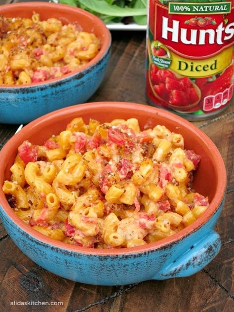 Mac And Cheese With Tomatoes, Tomato Mac And Cheese, Saturday Recipes, Tomato Macaroni, Macaroni And Tomatoes, Drunken Noodles, Macaroni And Cheese Recipe, Macaroni Recipes, Macaroni N Cheese Recipe