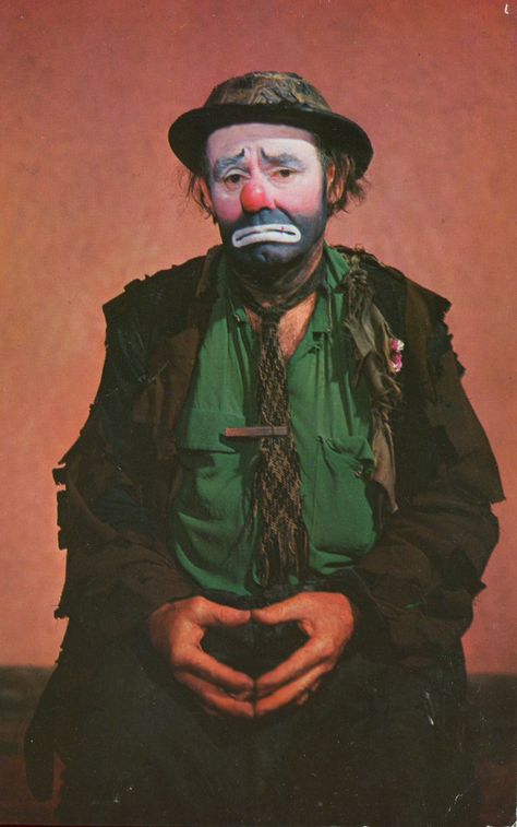 Emmett Kelly Clown, Famous Clowns, Clown Vintage, Clown Images, Emmett Kelly, Clown Paintings, Pierrot Clown, Send In The Clowns, Circus Performers