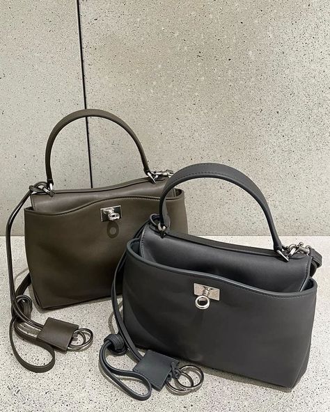 Balenciaga Rodeo bags in size mini available 😍 Balenciaga Mini Bag, 2024 Clothes, Iconic Models, Birkin Kelly, Handbag Collection, Best Handbags, Fancy Bags, Balenciaga Bag, April 20