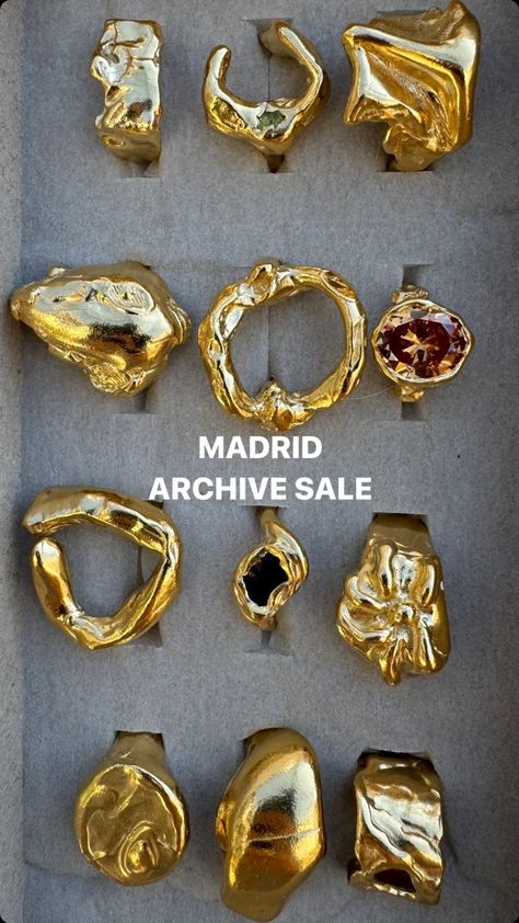 Vintage Chunky Rings, Chunky Gold Jewellery, Chunky Jewelry Gold, Gold Chunky Jewelry, Gold Chunky Rings, Xoxo Jewelry, Dope Jewelry Accessories, Expensive Jewelry Luxury, Fancy Jewellery Designs