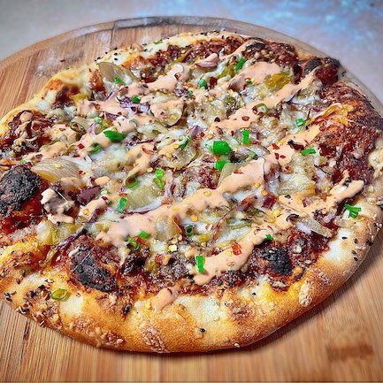 Korean Bbq Pizza, Asian Pizza Recipes, Pork Belly Pizza, Korean Pizza Recipe, Bulgogi Pizza, Asian Pizza, Korean Pork Bulgogi, Kimchi Pizza, Korean Pizza