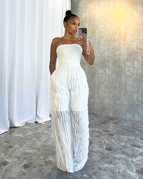 “Do It Better Tube Ruffle Jumpsuit” is for your summer vacation 🤍 Brunch Jumpsuit Outfit, Plus Size Bride Bachelorette Outfit, Modelling Outfits, Party Casual Outfit, After Party Outfit, Bride Bachelorette Outfit, Modeling Outfits, Brunch Outfits, Wedding After Party