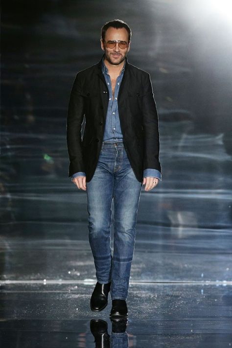 Tom Ford Rocks Double Denim at London Fashion Week Tom Ford Casual, Tom Ford Jeans, Cool Tuxedos, Denim Outfit Men, Bald Men Style, Tom Ford Men, Double Denim, Raw Denim, Best Jeans