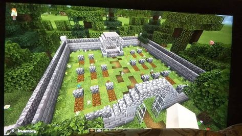 Minecraft graveyard Minecfrat Houses Aesthetic, Minecraft Headstone, Minecraft Tombstone Ideas, Minecraft Graveyard Designs, Minecraft Memorial Ideas, Spooky Halloween Minecraft Builds, Cemetary Minecraft, Graveyard Minecraft Ideas, Grave Yard Minecraft