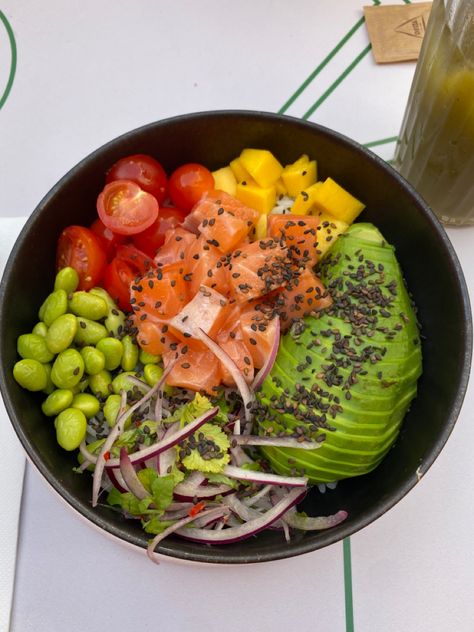 Poke Bowl Aesthetic, Easy Nutritious Meals, Sick Food, Bowl Aesthetic, Healthy Food Dishes, Healthy Food Motivation, Poke Bowl, Food Goals, Food Obsession