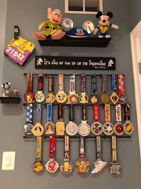 Creative Medal Display, Medal Organizer Ideas, Display Medals Ideas, Display For Medals, Medals Display, Medal Organizer, Medal Holder Ideas, Hanging Medals Ideas, Medals Display Ideas