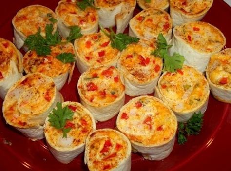 Bake for 10 - 15 minutes or until bubbly. Sprinkle with paprika and enjoy! Crab Pinwheels, Cream Cheese Pinwheels, Pinwheels Recipe, Seafood Party, Cheese Pinwheels, Pinwheel Appetizers, Appetizers For A Crowd, Pinwheel Recipes, Seafood Appetizers