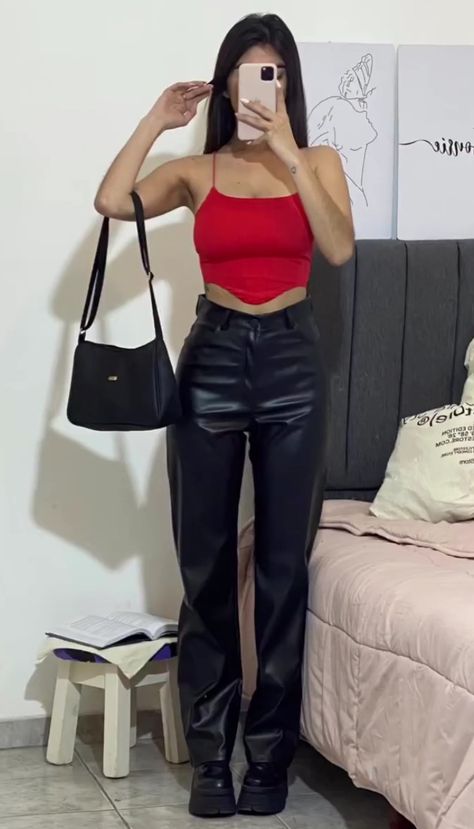 Top Rojo, Leather Pants Women, Styling Ideas, Pants Women, Outfits Ideas, Outfits Casuales, Leather Pants, Crop Top, Ootd