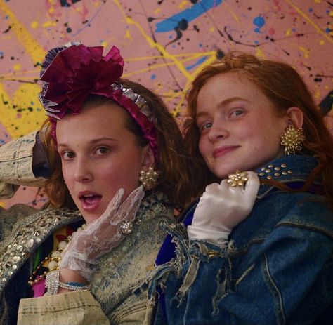 Stranger Things 3 Eleven, Millie Bobby Brown And Sadie, Eleven And Max, Starnger Things, 11 Stranger Things, Mystery Film, Stranger Things Max, Stranger Things Season 3, Stranger Things 3